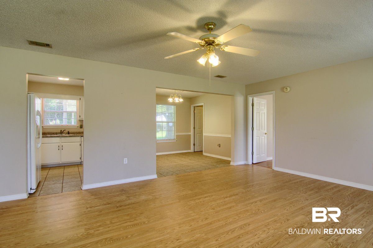 21 Magnolia Circle Foley, AL 36535 - Photo 3 of 20