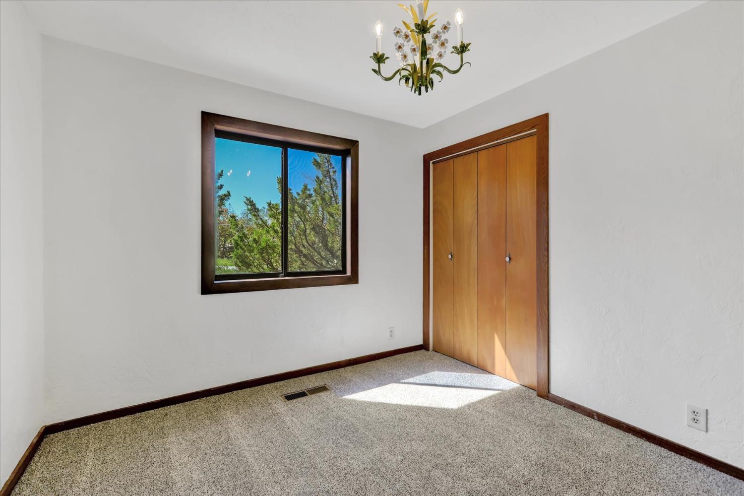 10265 Newtown Road Nevada City, CA 95959 - Photo 11 of 35 an empty room with a window