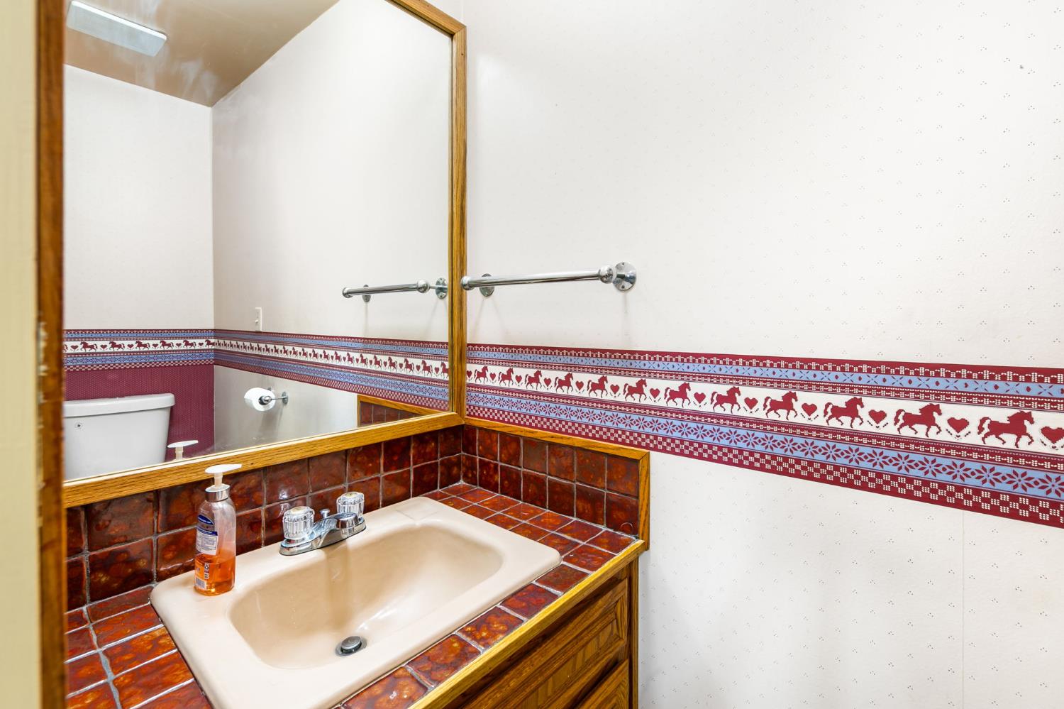 10265 Newtown Road Nevada City, CA 95959 - Photo 13 of 35 a bathroom with a sink and a bathtub