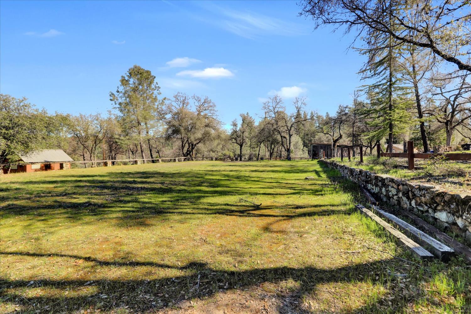 10265 Newtown Road Nevada City, CA 95959 - Photo 21 of 35 a view of a city