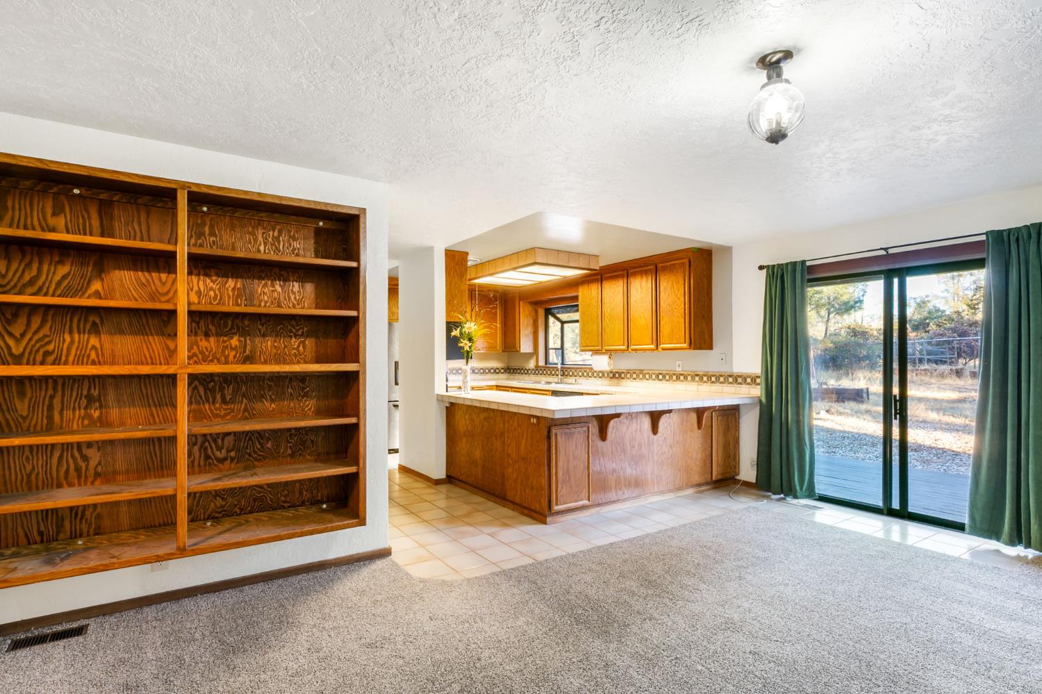 10265 Newtown Road Nevada City, CA 95959 - Photo 4 of 35 a large kitchen with a large window