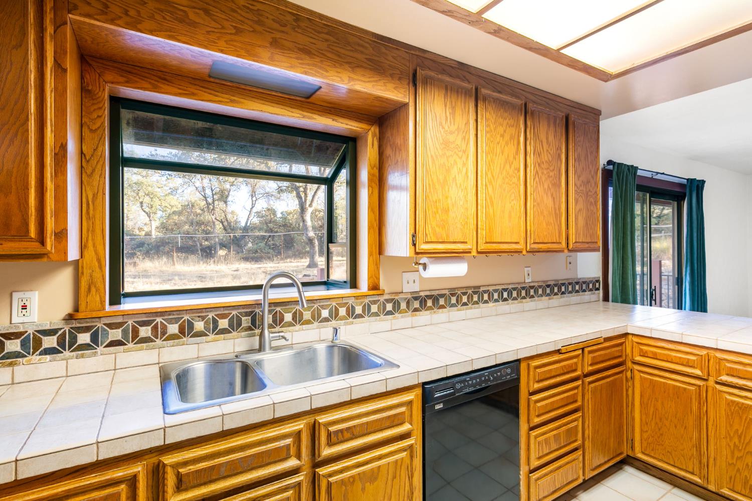 10265 Newtown Road Nevada City, CA 95959 - Photo 5 of 35 a view of a sink and a window