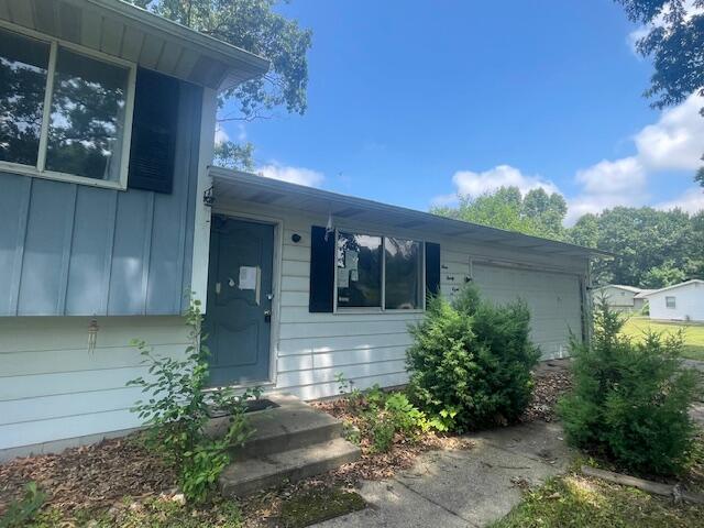 938 Clausen Avenue Three Rivers, MI 49093 - Photo 2 of 16 Front