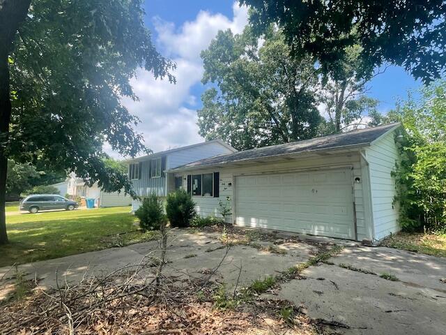 938 Clausen Avenue Three Rivers, MI 49093 - Photo 3 of 16 Front