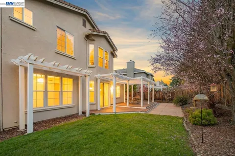 $2,000,000 | 2027 Calle Ricardo, Pleasanton, CA 94566
