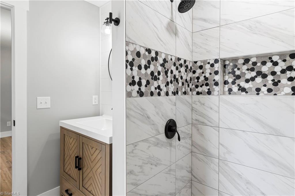 5811 Moravia Road Winston-Salem, NC 27127 - Photo 17 of 40 Primary bathroom
