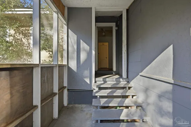 a view of entryway and kitchen