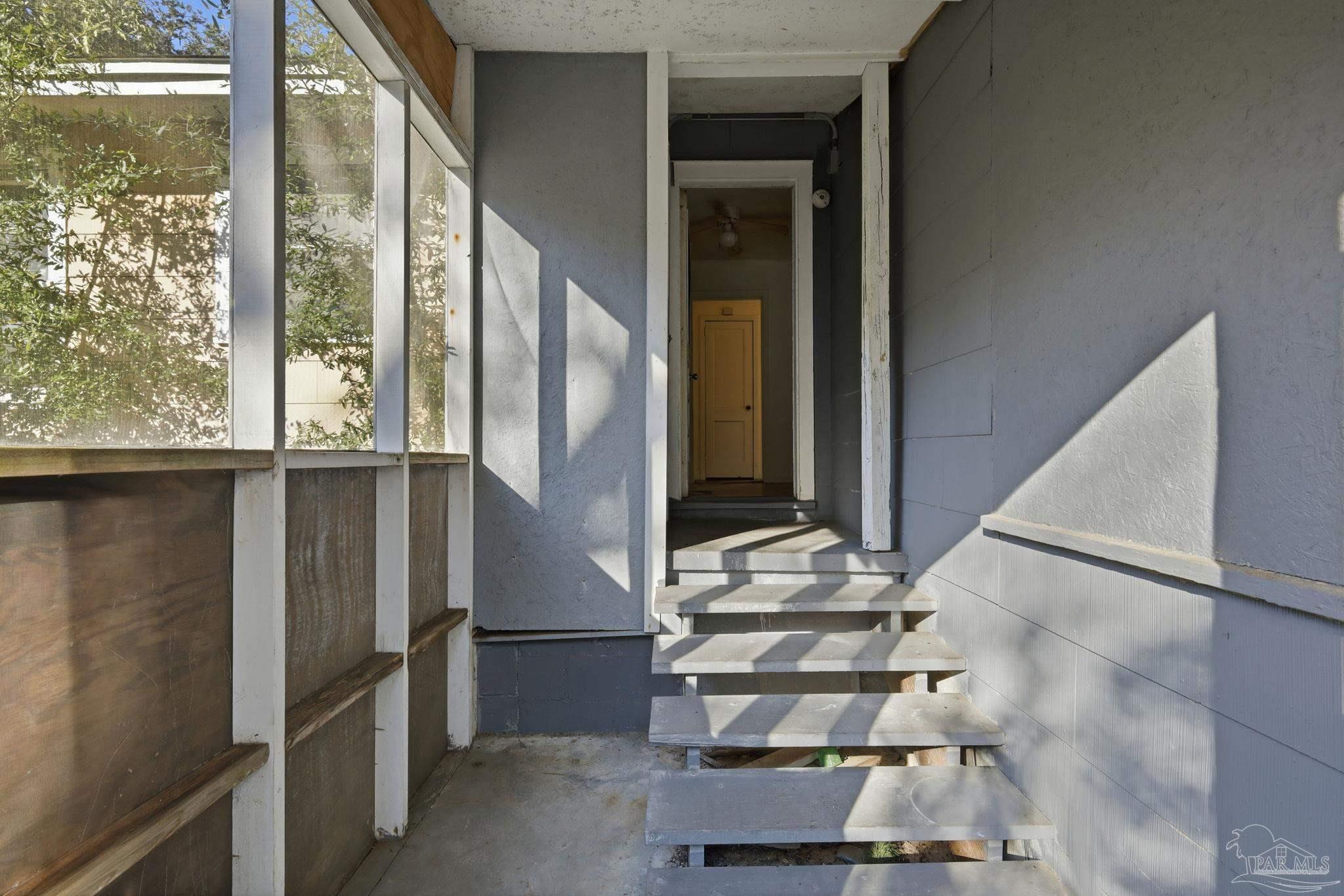 525 Pelham Road Pensacola, FL 32507 - Photo 25 of 28 a view of entryway and kitchen