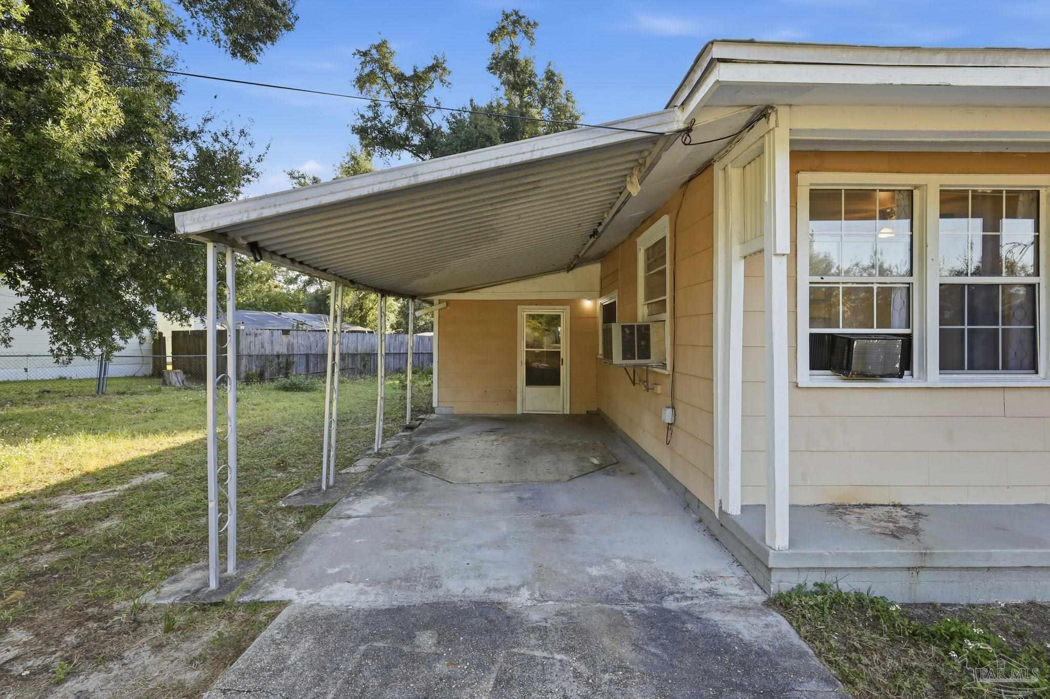 525 Pelham Road Pensacola, FL 32507 - Photo 5 of 28 a view of a house with a porch