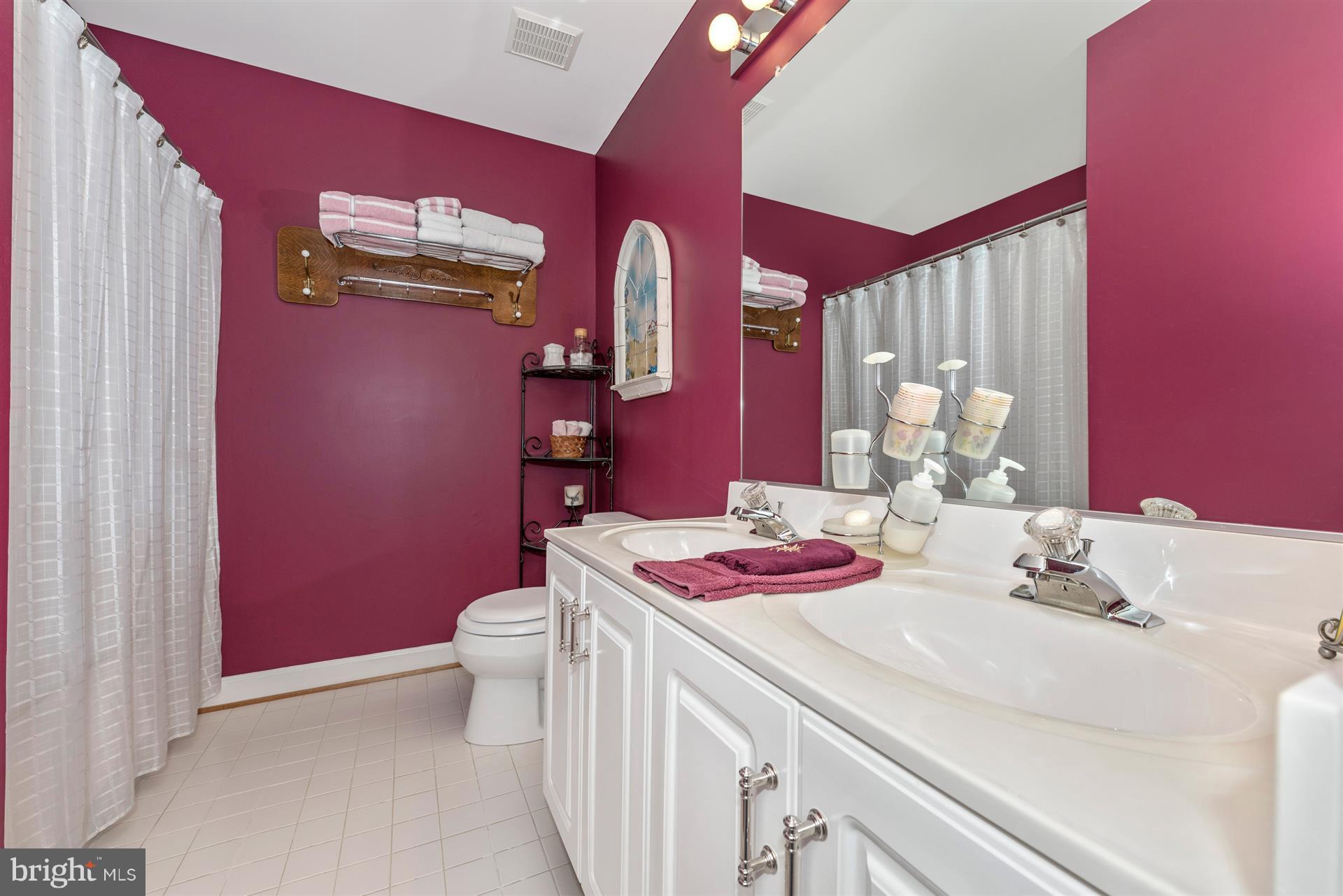 620 Hunting Ridge Drive Frederick, MD 21703 - Photo 27 of 30 Upstairs Hall Bath