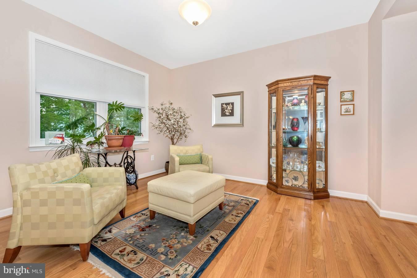 620 Hunting Ridge Drive Frederick, MD 21703 - Photo 6 of 30 Living Room