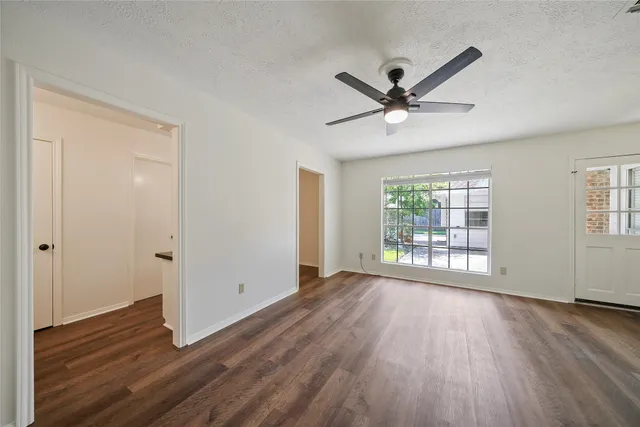 $2,700 | 719 Thornwood Drive, Shenandoah, TX 77381