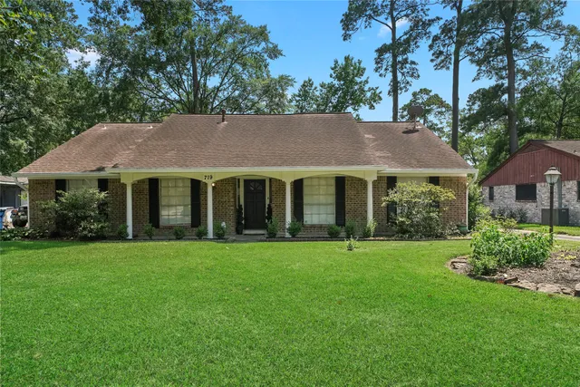 $2,700 | 719 Thornwood Drive, Shenandoah, TX 77381