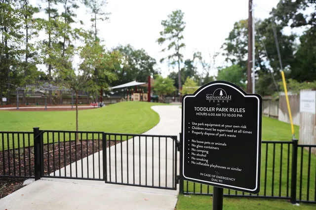 $2,700 | 719 Thornwood Drive, Shenandoah, TX 77381