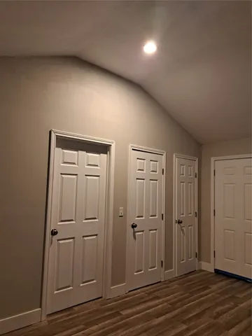 en empty room with wooden floor