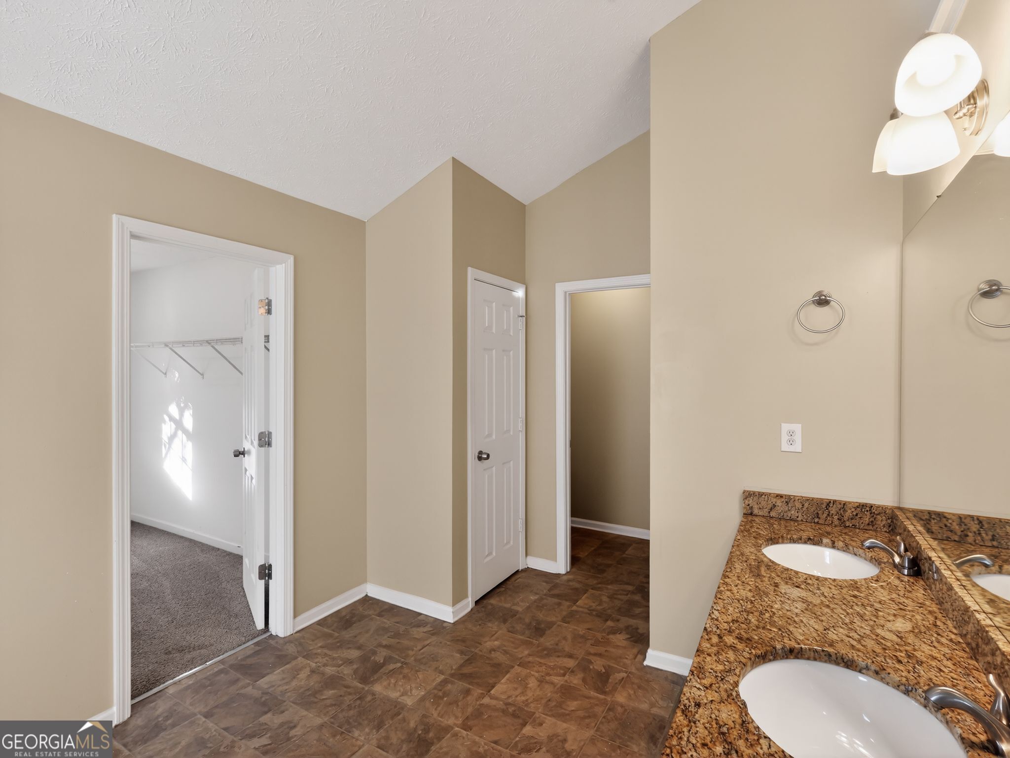 2382 Miller Oaks Circle Decatur, GA 30035 - Photo 20 of 33