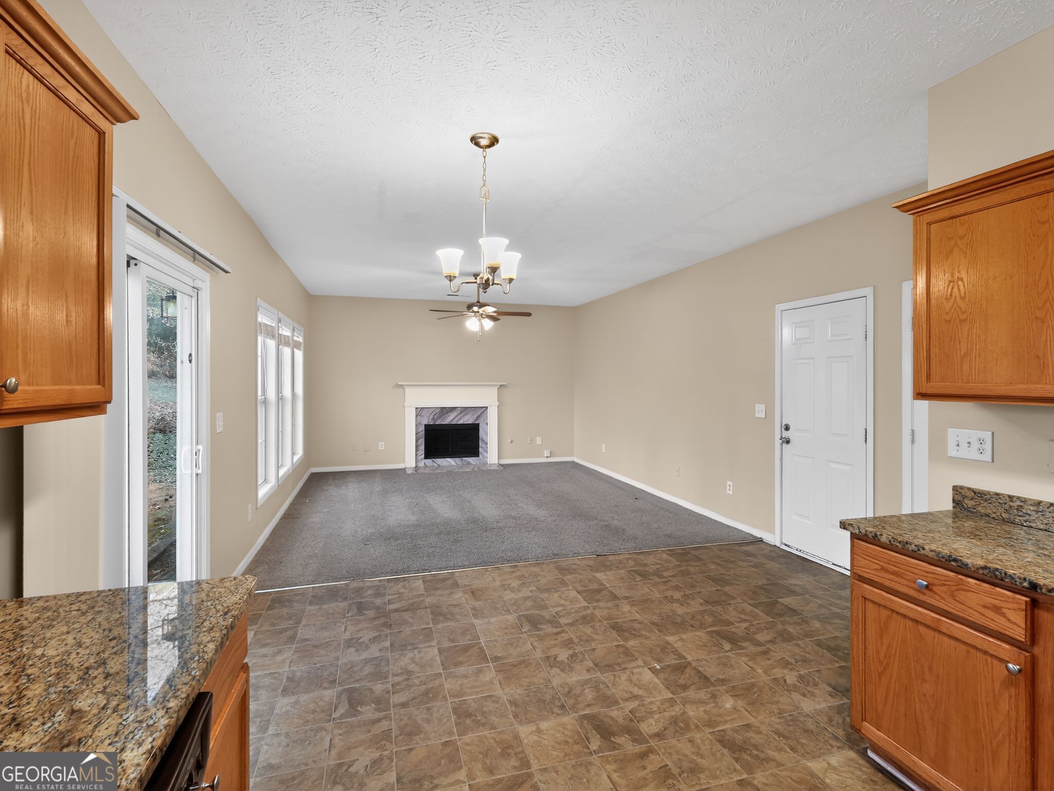 2382 Miller Oaks Circle Decatur, GA 30035 - Photo 7 of 33