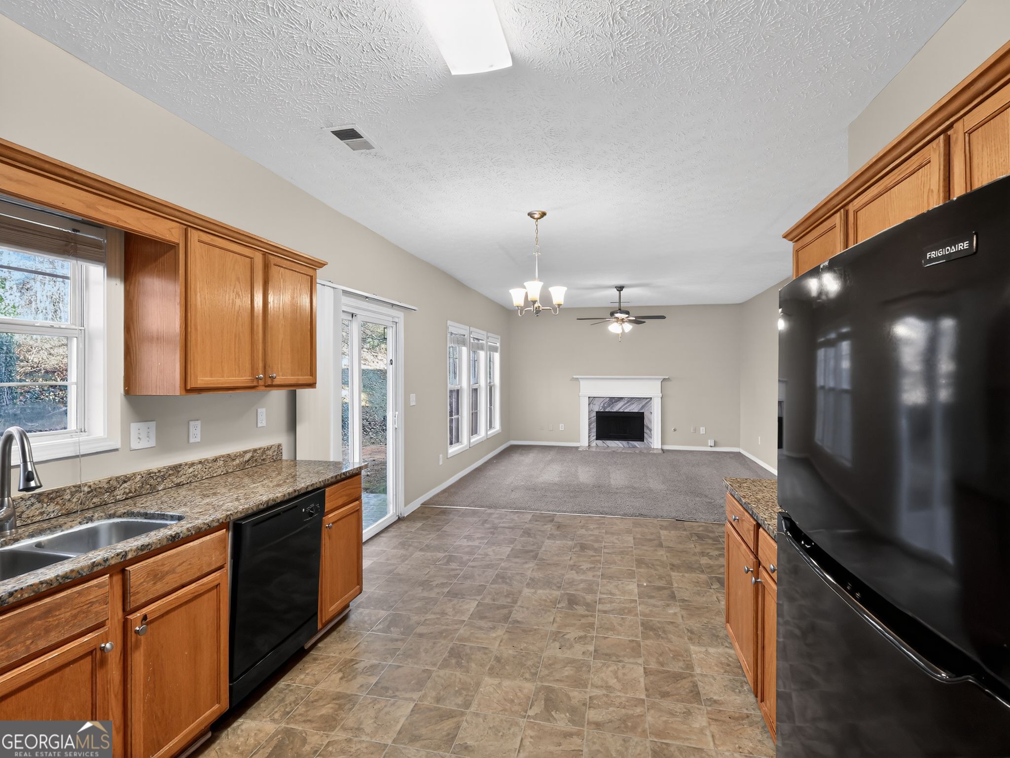 2382 Miller Oaks Circle Decatur, GA 30035 - Photo 8 of 33