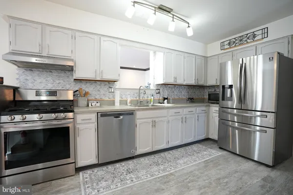 $395,000 | 18 Cobblestone Court, Sicklerville, NJ 08081