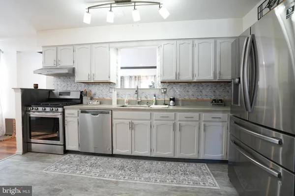 $395,000 | 18 Cobblestone Court, Sicklerville, NJ 08081