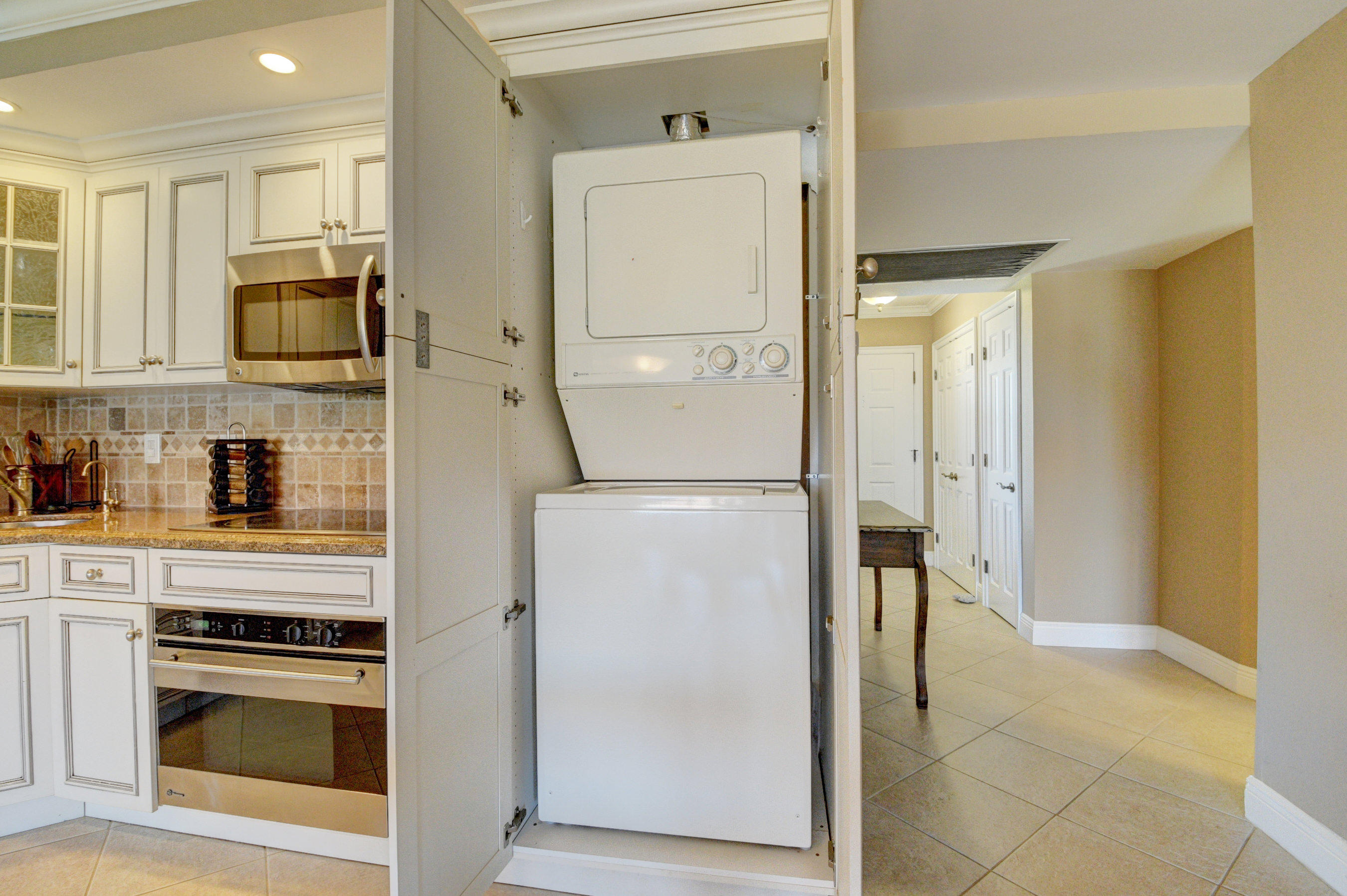 2871 North Ocean Boulevard, Unit D304 Boca Raton, FL 33431 - Photo 20 of 28 Washer & Dryer