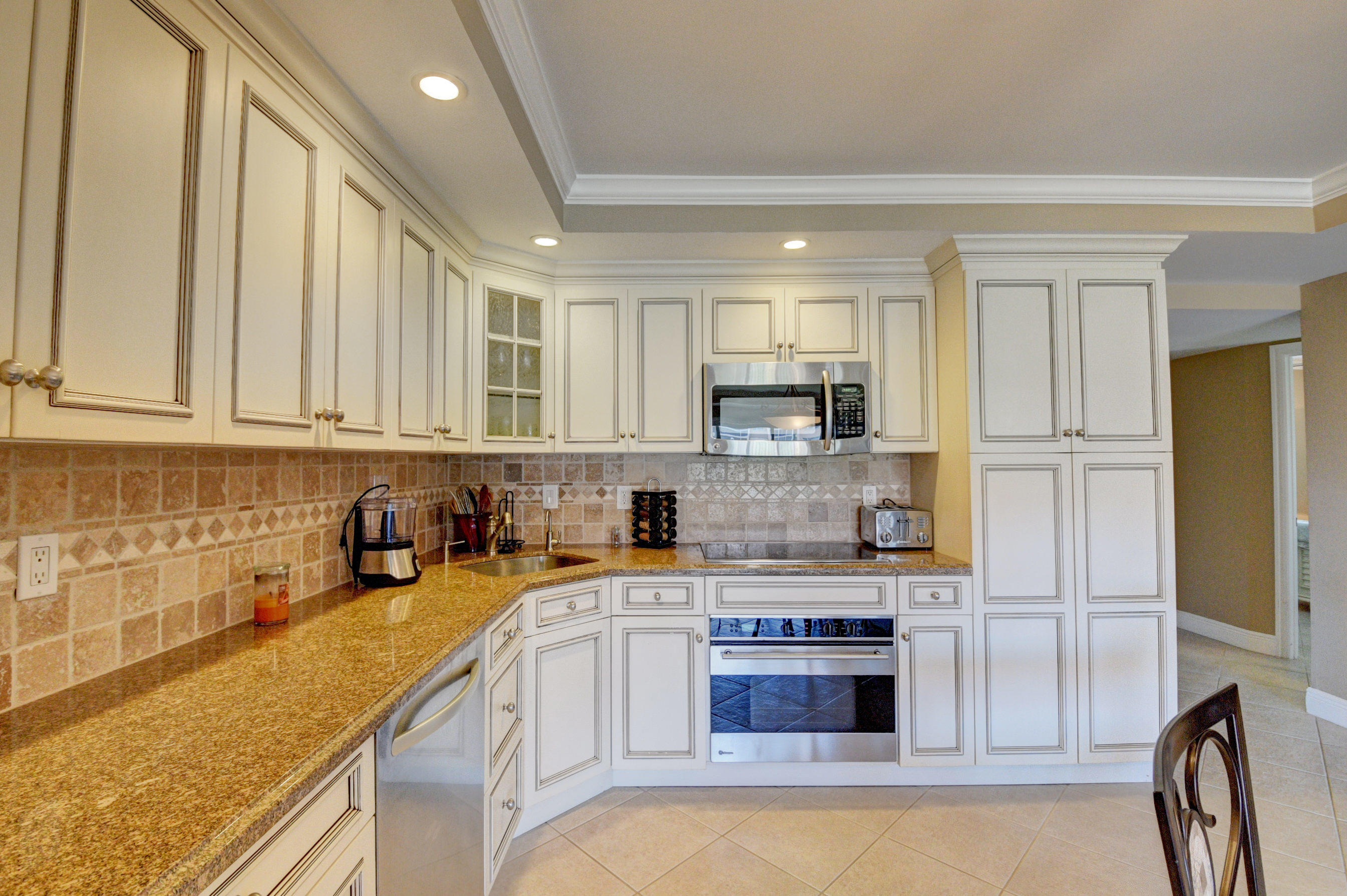 2871 North Ocean Boulevard, Unit D304 Boca Raton, FL 33431 - Photo 5 of 28 Kitchen