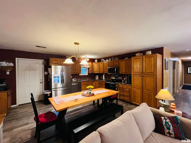 $299,000 | 25001 Old Salt Trail, Stonefort, IL 62987