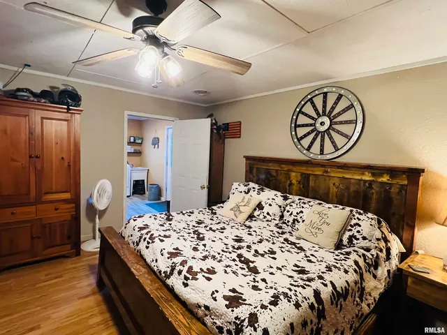 $299,000 | 25001 Old Salt Trail, Stonefort, IL 62987