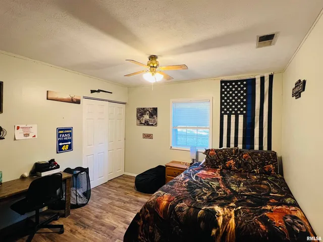 $299,000 | 25001 Old Salt Trail, Stonefort, IL 62987