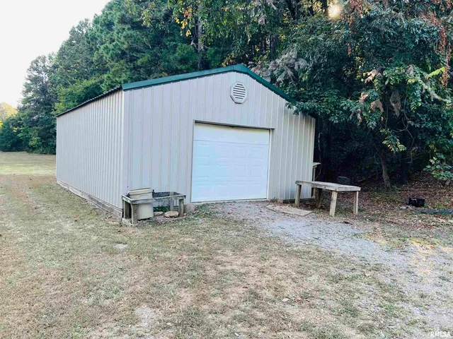 $299,000 | 25001 Old Salt Trail, Stonefort, IL 62987