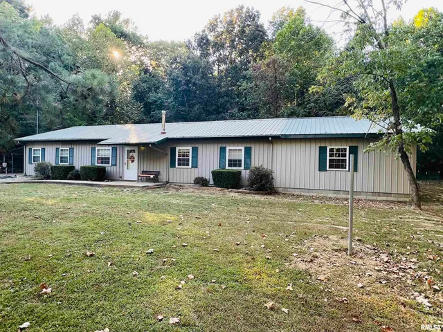 $299,000 | 25001 Old Salt Trail, Stonefort, IL 62987