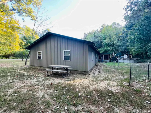 $299,000 | 25001 Old Salt Trail, Stonefort, IL 62987
