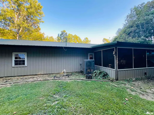 $299,000 | 25001 Old Salt Trail, Stonefort, IL 62987