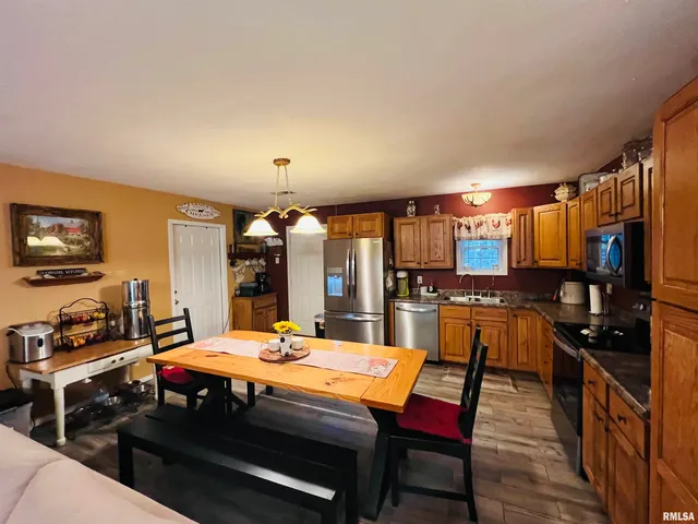 $299,000 | 25001 Old Salt Trail, Stonefort, IL 62987