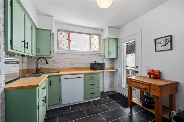 $295,000 | 605 Whitney Avenue, Pittsburgh, PA 15221