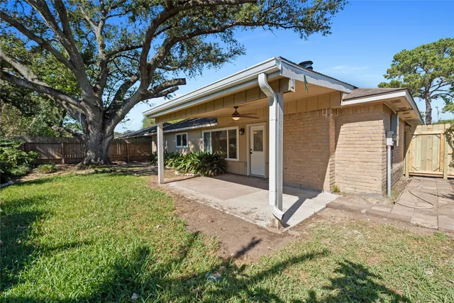 a view of house with a yard