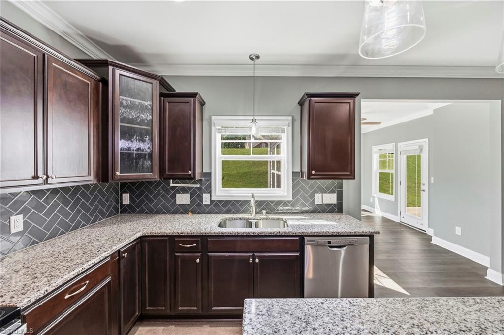 2929 Fernley Court High Point, NC 27262 - Photo 11 of 47 Kitchen