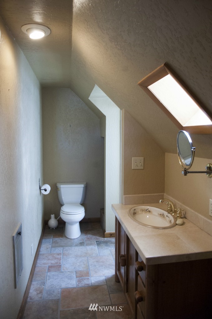 3326 Columbia Heights Road Longview, WA 98632 - Photo 13 of 25 Gallery Image 13