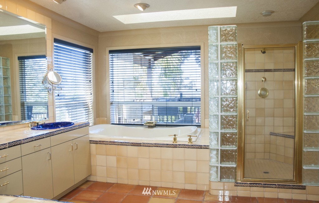 3326 Columbia Heights Road Longview, WA 98632 - Photo 16 of 25 Gallery Image 16