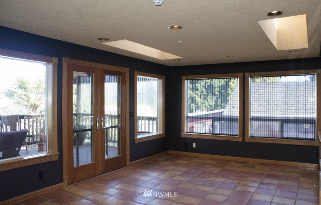 3326 Columbia Heights Road Longview, WA 98632 - Photo 4 of 25 Gallery Image 4