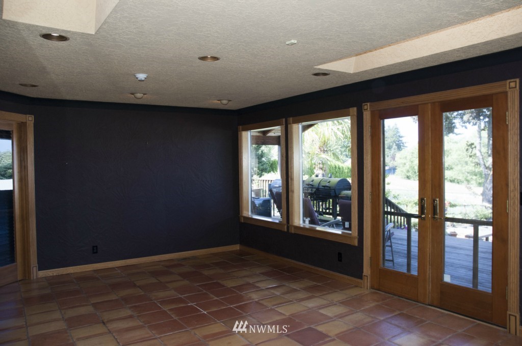 3326 Columbia Heights Road Longview, WA 98632 - Photo 5 of 25 Gallery Image 5