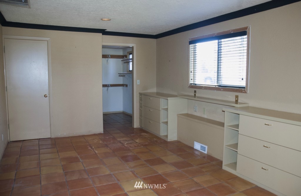 3326 Columbia Heights Road Longview, WA 98632 - Photo 6 of 25 Gallery Image 6