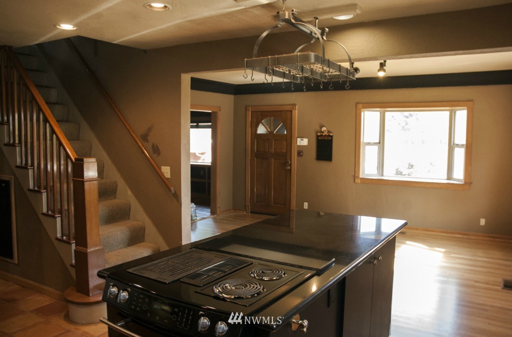 3326 Columbia Heights Road Longview, WA 98632 - Photo 10 of 25 Gallery Image 10