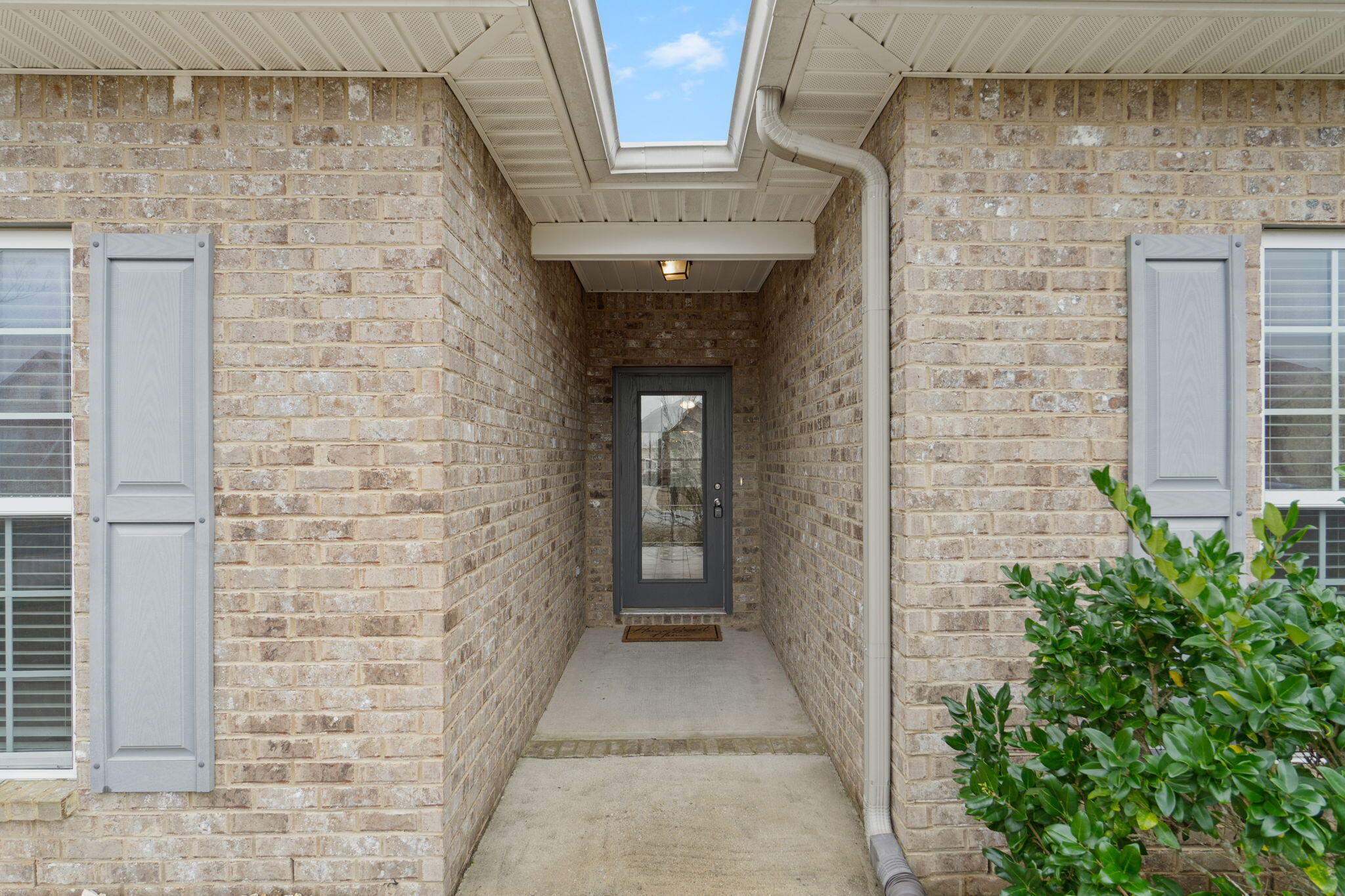 523 Gadwell Street Crestview, FL 32539 - Photo 3 of 28 a hallway with a door