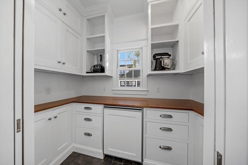 25 Irving Street Hingham, MA 02043 - Photo 8 of 41