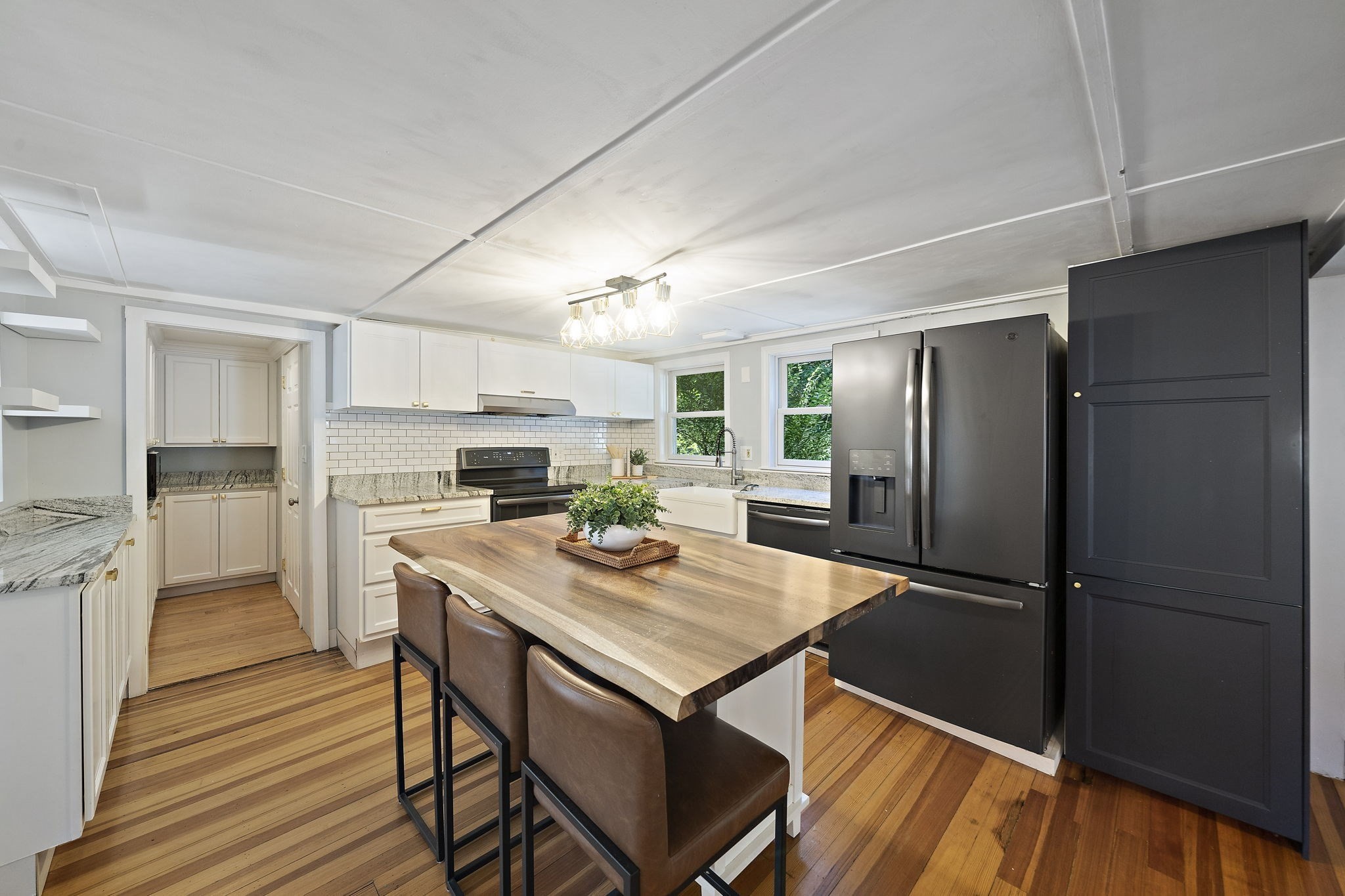 41 Chapel Street Canton, MA 02021 - Photo 4 of 41 Gallery Image 4