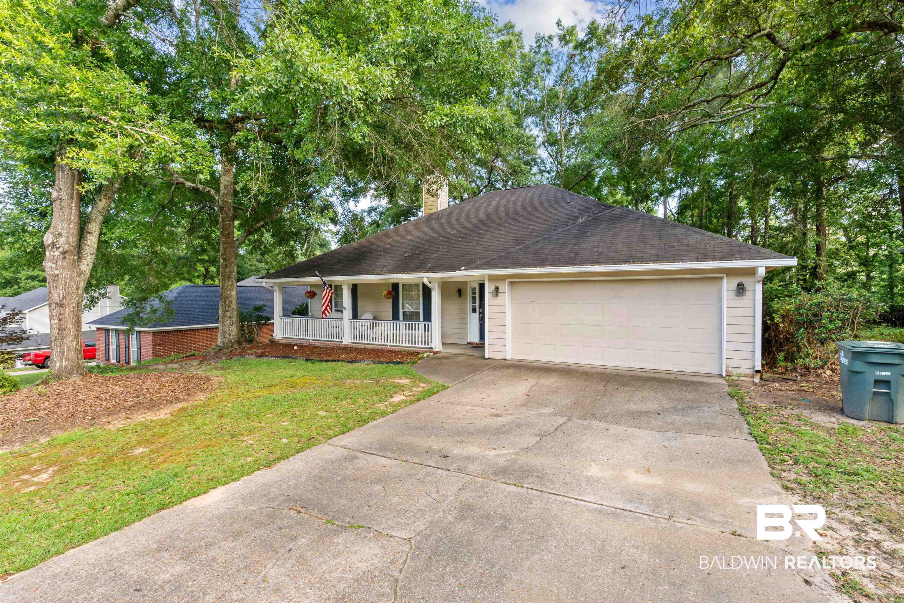 153 Lakeview Loop Daphne, AL 36526 - Photo 6 of 56 Pride of ownership is evident from the moment you pull in, with a well-maintained exterior and inviting presence.