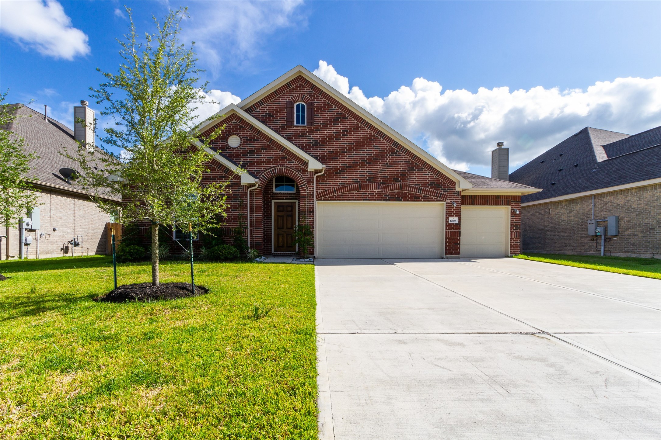 6305 Rotherham Street League City, TX 77573 - Photo 1 of 22 a house view with a outdoor space