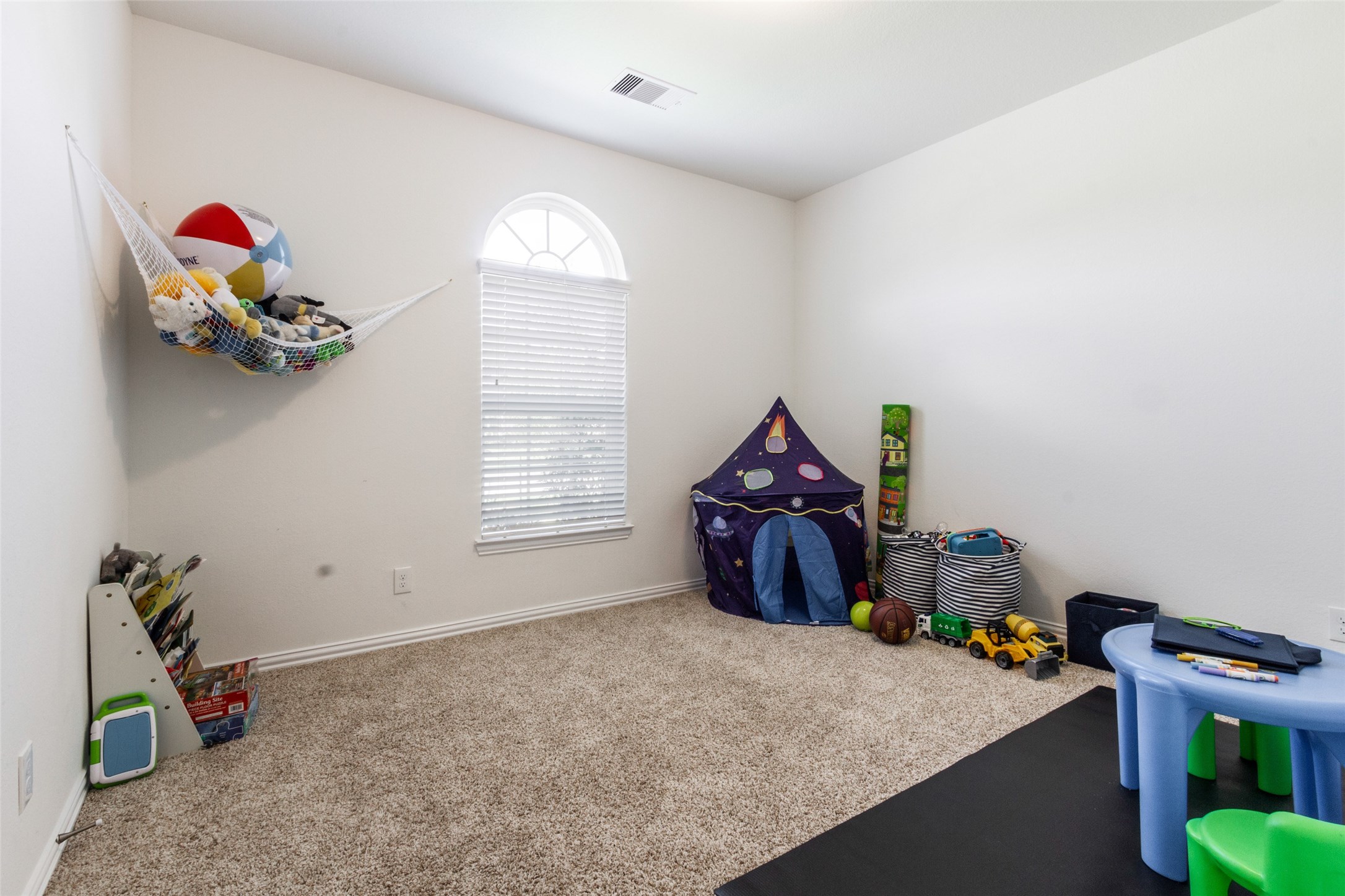 6305 Rotherham Street League City, TX 77573 - Photo 4 of 22 a bedroom with a bed and a chandelier