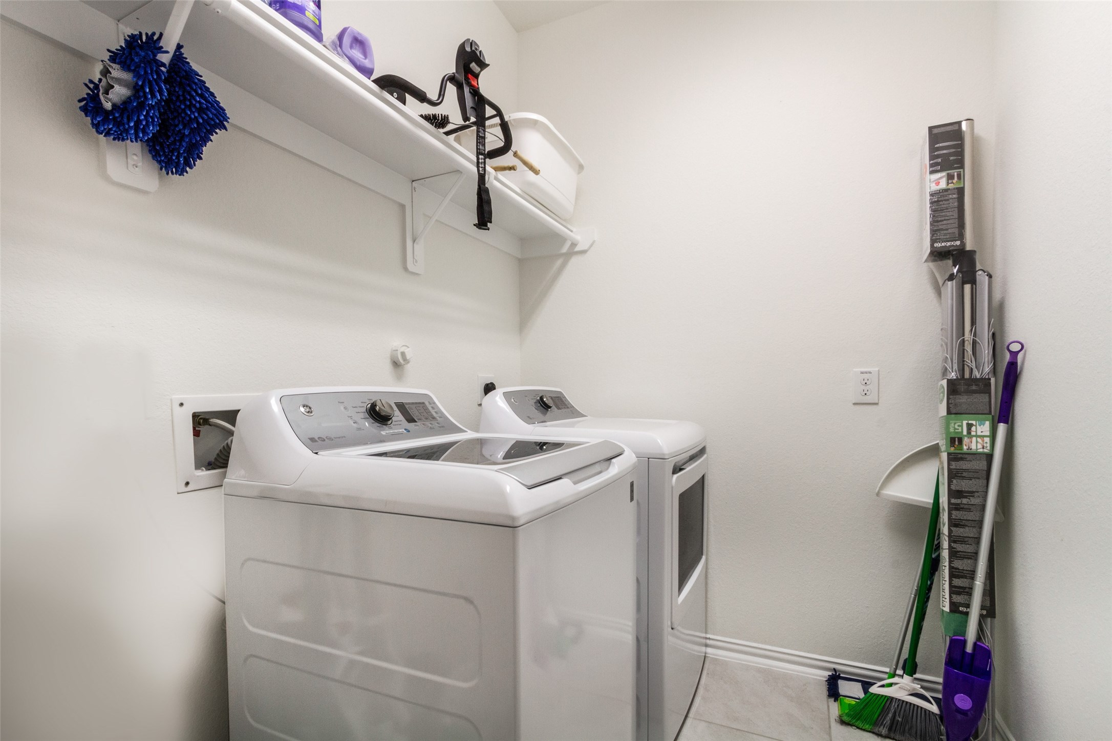 6305 Rotherham Street League City, TX 77573 - Photo 7 of 22 a utility room with dryer and washer